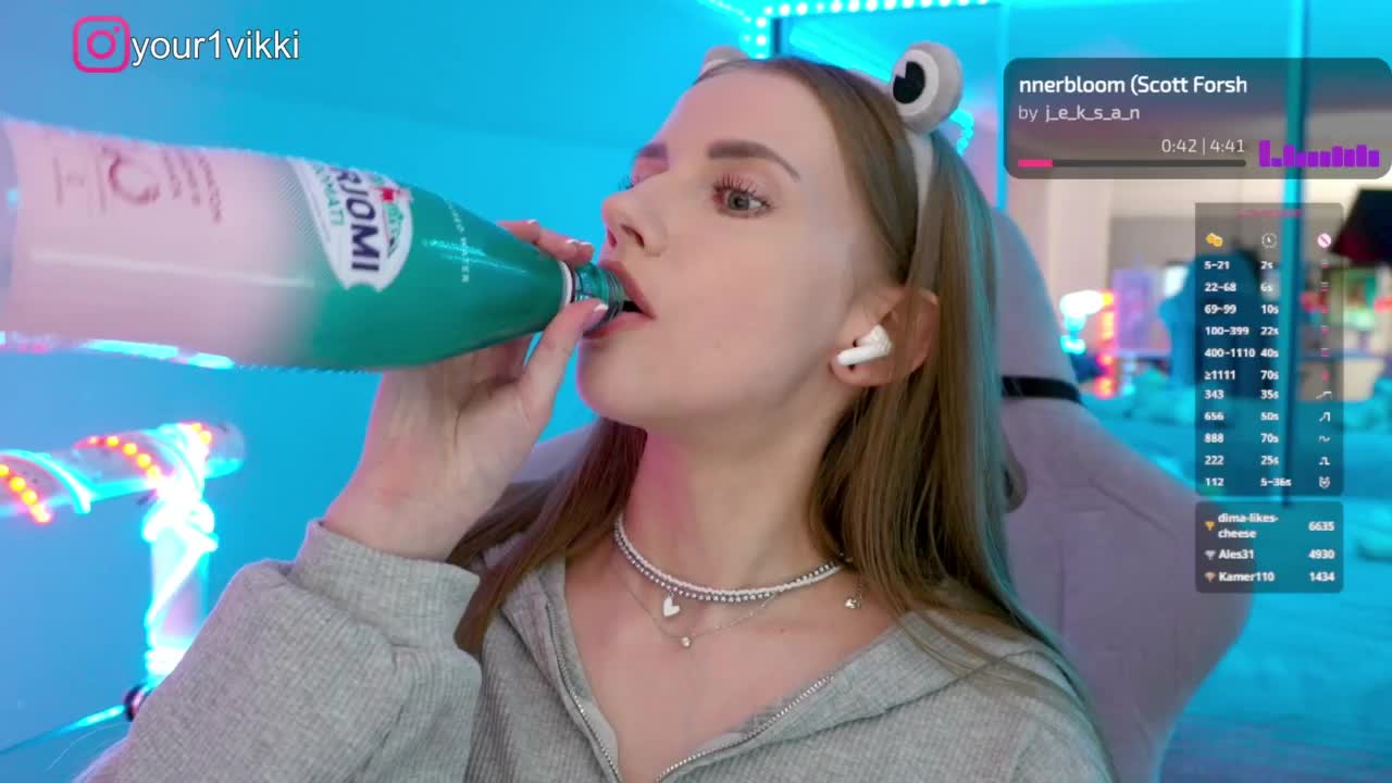 VikkiExtraCheese Приват Записи 2026-02-20