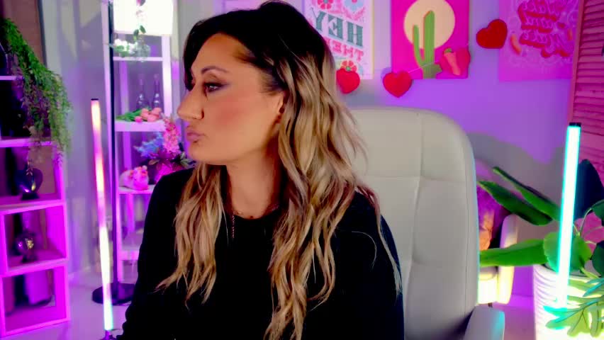 sarahholly Приват Записи 2026-04-06