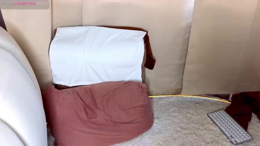 emilytrays_2026-04-14_09-21-40_609 Приват Записи 2026-04-14