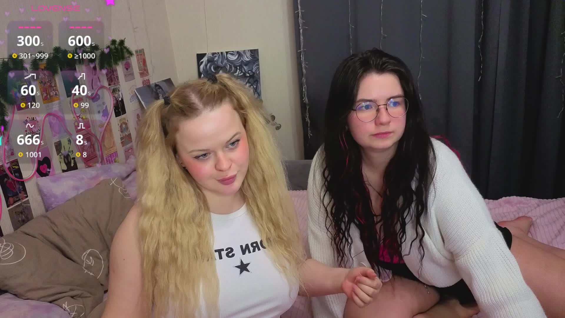 Kitty-and-Hannah Приват Записи 2026-04-22