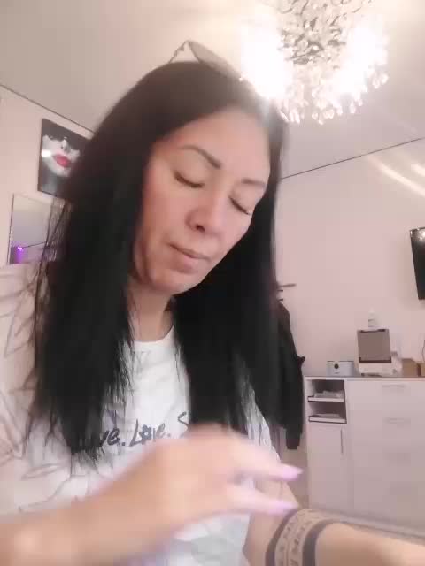 Karolina_Milf Приват Записи 2026-04-23