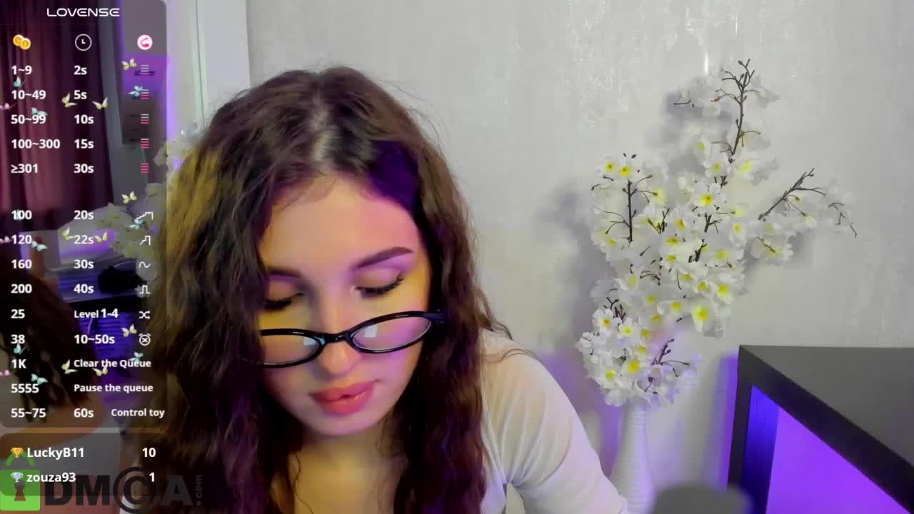 Emily-Lews Приват Записи 2026-05-12