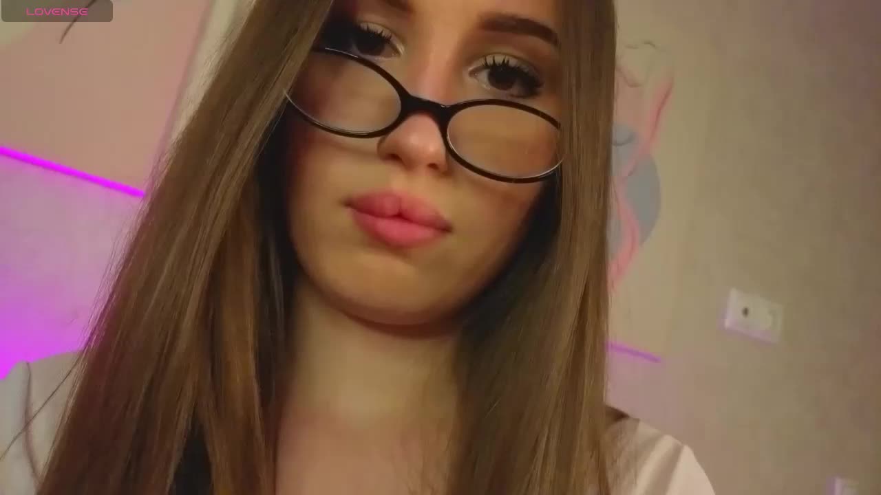 Emily-Lews Приват Записи 2026-05-20