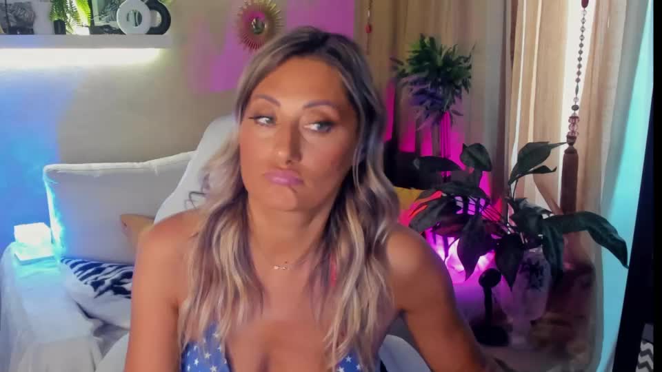 sarahholly Приват Записи 2026-07-12