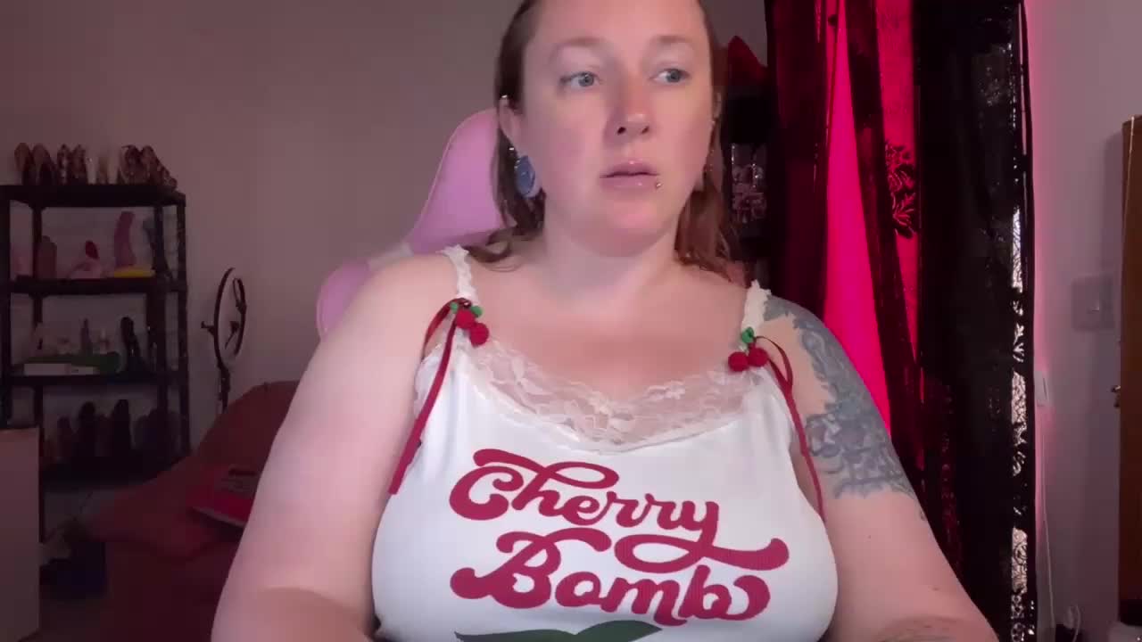 NylonQueen Приват Записи 2026-07-17