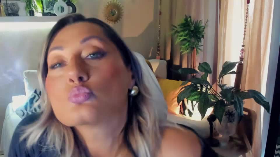 sarahholly Приват Записи 2026-07-18