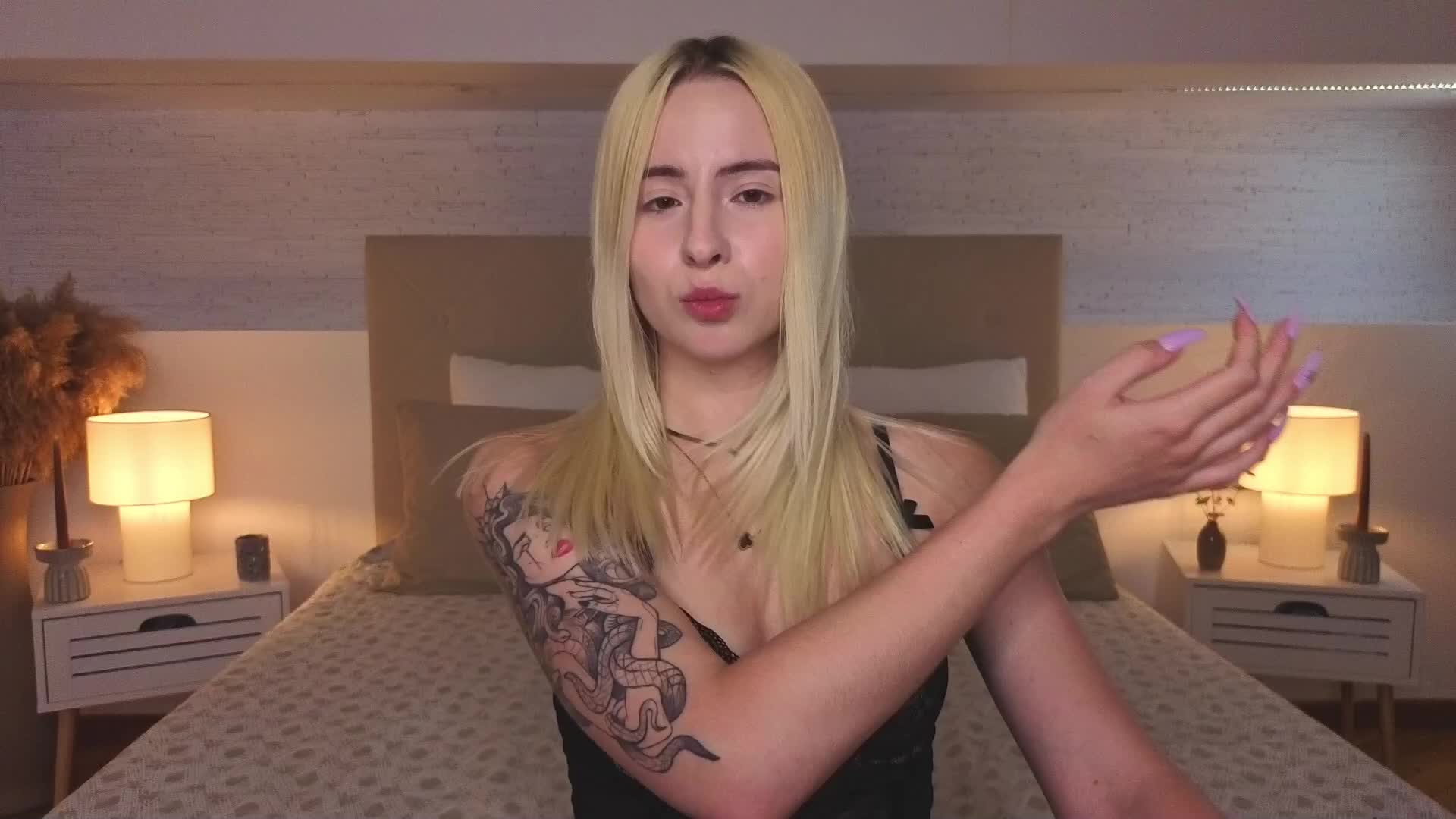 Bella-crazyy Приват Записи 2026-08-04