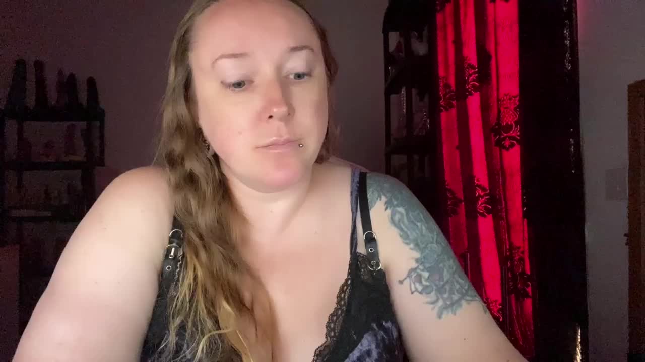NylonQueen Приват Записи 2026-08-17