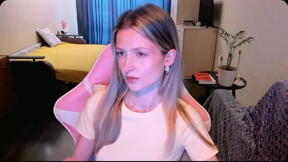 julie_flores Приват Записи 2026-08-31
