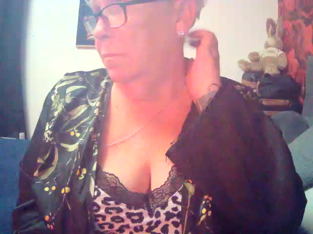 Playful_MILF_Demi Приват Записи 2026-10-17