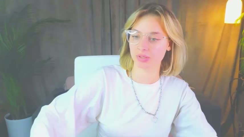 NoraMoreau Приват Записи 2026-10-19
