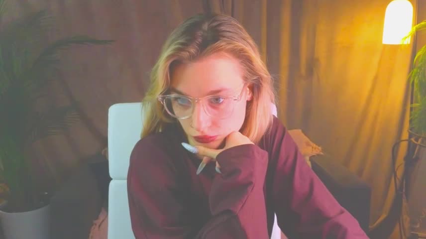 NoraMoreau Приват Записи 2026-10-19