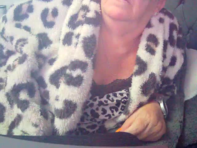 Playful_MILF_Demi Приват Записи 2026-10-21