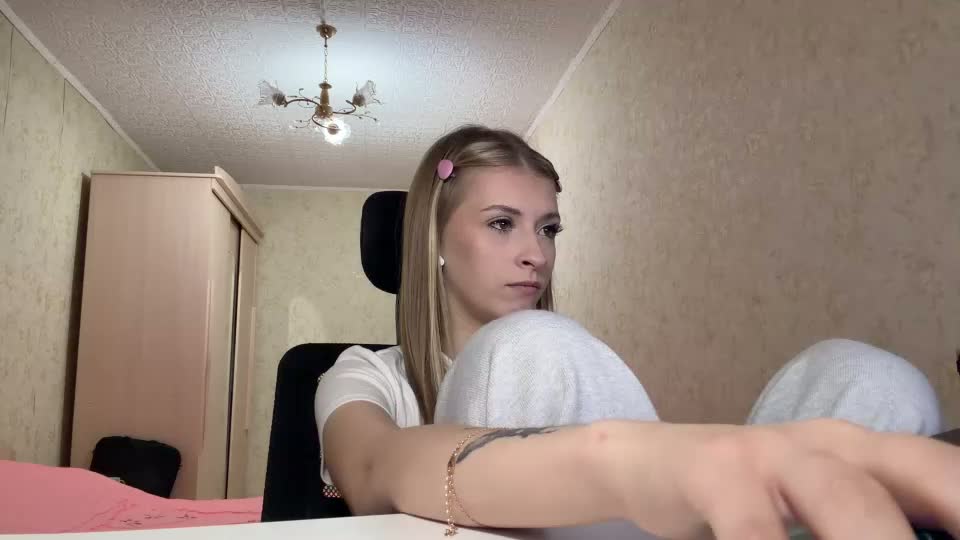 julianetrailor Приват Записи 2026-10-27